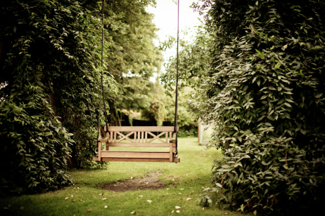 Swinging garden bench