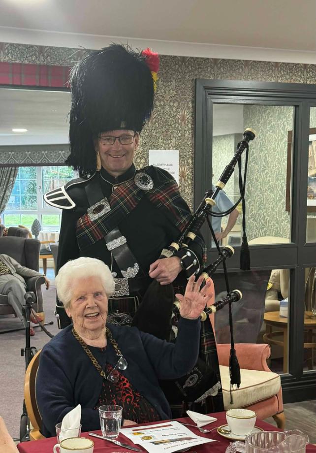 residents with greg the piper